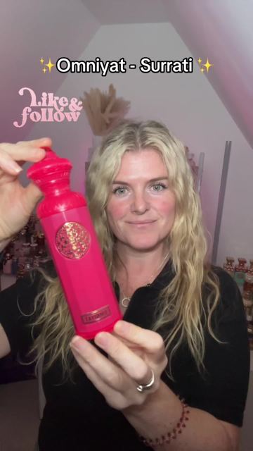 ✨Omniyat - Surrati ✨ A juicy fruity fragrance with notes of Top Notes - Black Currant, Green Tangerine, Peach, PassionfruitHeart Notes - Strawberry,Caramel, Gardenia Base Notes - Vanilla, Musk, Amber,