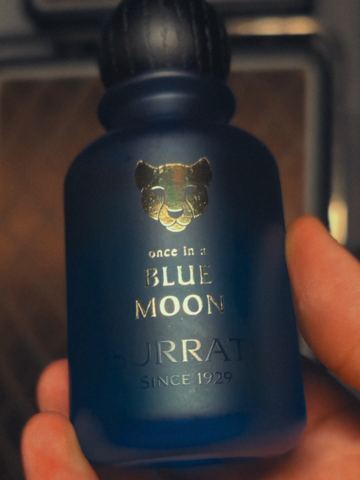 SURRATI - ONCE IN A BLUE MOON Today I delve into an underrated gem, from the house of Surrati. This is 'Once In a Blue Moon' Taking inspiration from Gissah Sava, this is a sweet, spicy, amber scent th